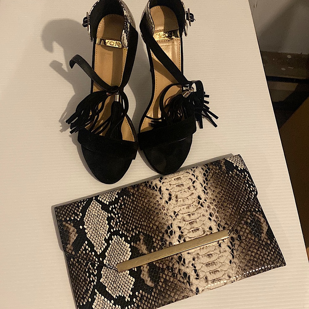 Snake print and velour heels and flat snakeskin (faux) flat clutch